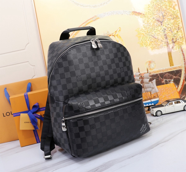 ルイヴィトンバッグ背面デザイン